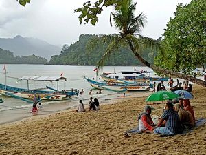 Rekomendasi Dua Pantai Pasir Putih di Trenggalek Rekomendasi Dua Pantai Pasir Putih di Trenggalek