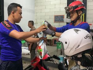 Ular Sanca Masuk Kamar Mandi Kos Cewek di Jember