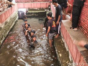 Asal-usul Ritual Angkat Pohon Keramat di Cirebon Asal-usul Ritual Angkat Pohon Keramat di Cirebon