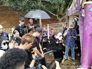 Rizal Armada di Makam Koh Steven: Beliau Kakak dan Guru yang Baik Rizal Armada di Makam Koh Steven: Beliau Kakak dan Guru yang Baik