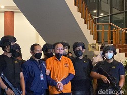 Menanti Tuntutan Jaksa ke Bos Judi Online Apin BK