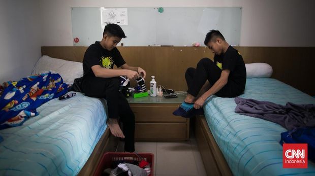 Para atlet bulutangkis muda berlatih di GOR Djarum, Jl. Kudus Purwodadi, Pejaten, Jati Kulon, Kec. Jati, Kabupaten Kudus, Jawa Tengah. CNN Indonesia/Adi Maulana Ibrahim