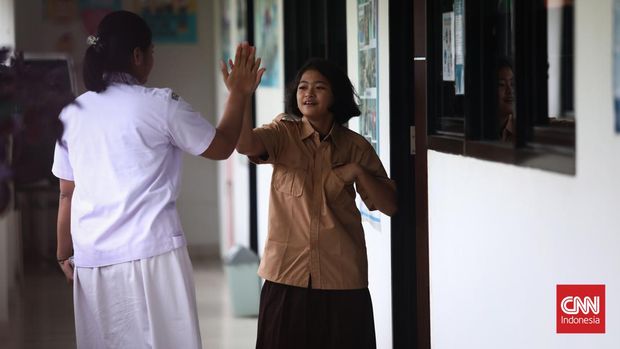 Para atlet bulutangkis muda berlatih di PB Jaya Raya Bintaro, Jl. Garuda No.18, Sawah Lama, Kec. Ciputat, Kota Tangerang Selatan, Banten. CNN Indonesia/Adi Maulana Ibrahim