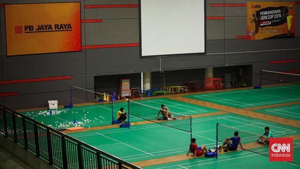 Para atlet bulutangkis muda berlatih di PB Jaya Raya Bintaro, Jl. Garuda No.18, Sawah Lama, Kec. Ciputat, Kota Tangerang Selatan, Banten. CNN Indonesia/Adi Maulana Ibrahim
