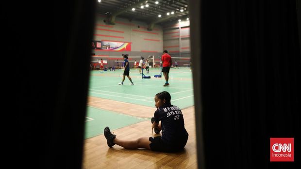 Para atlet bulutangkis muda berlatih di PB Jaya Raya Bintaro, Jl. Garuda No.18, Sawah Lama, Kec. Ciputat, Kota Tangerang Selatan, Banten. CNN Indonesia/Adi Maulana Ibrahim