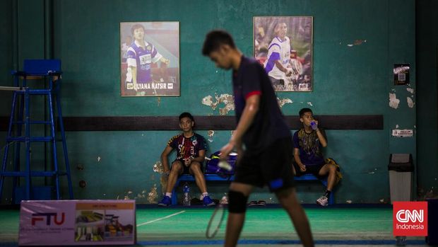Para atlet bulutangkis muda berlatih di GOR Tangkas, Jl. Tanjung Duren, RT.12/RW.14, Duri Kepa, Kec. Kb. Jeruk, Kota Jakarta Barat. CNN Indonesia/Adi Maulana Ibrahim