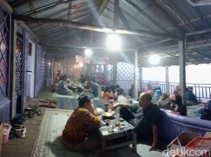 Menikmati Sensasi Kabut Pegunungan Wilis di Warung Kopi Batu Tulis Kediri Menikmati Sensasi Kabut Pegunungan Wilis di Warung Kopi Batu Tulis Kediri