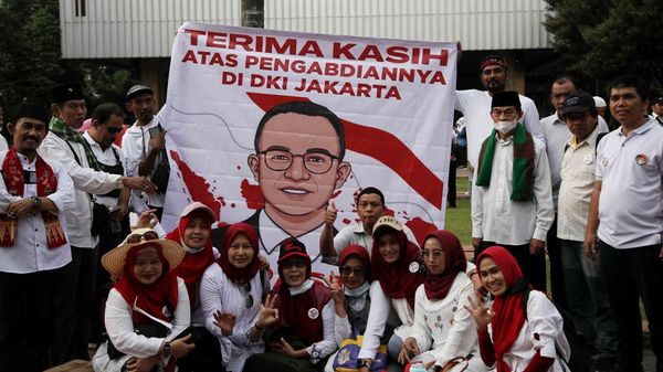 Anies Lepas Jabatan, Simpatisan Kumpul di Balai Kota Jakarta