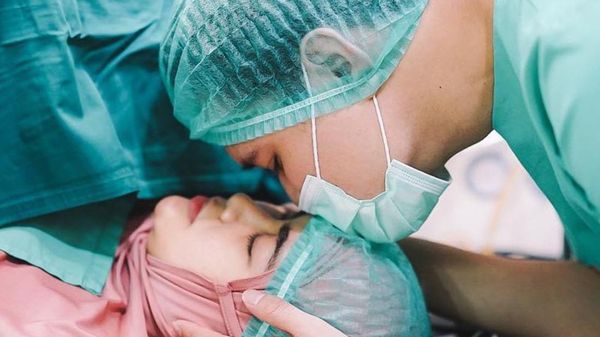 Perjuangan Anisa Rahma Melahirkan Anak Kembar Perempuan, Begini Potretnya