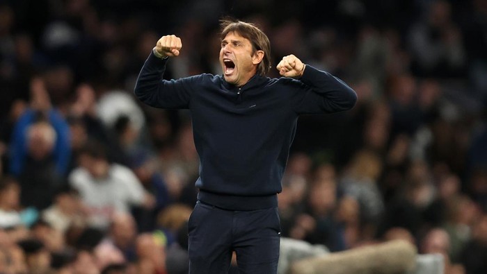 LONDON, ENGLAND - OCTOBER 15: Antonio Conte, Manager of Tottenham Hotspur celebrates after their sides victory during the Premier League match between Tottenham Hotspur and Everton FC at Tottenham Hotspur Stadium on October 15, 2022 in London, England. (Photo by Julian Finney/Getty Images)