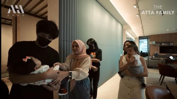 Baby Ameena dan Baby Izz