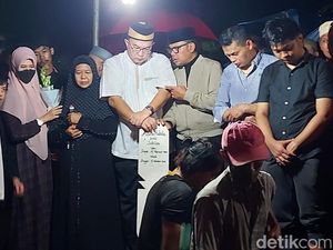 Bima Arya Ikut Salati-Dampingi Proses Pemakaman Jenazah Adzra Nabila Bima Arya Ikut Salati-Dampingi Proses Pemakaman Jenazah Adzra Nabila