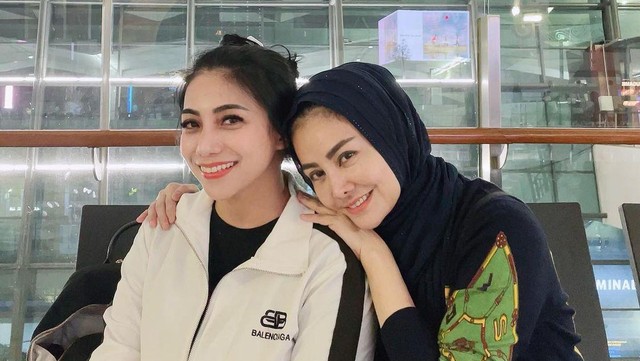 Kabar Terkini Artis dari InsertLive : Cici Paramida Ceritakan Kronologi Ibunda Meninggal Dunia