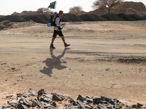 Demi Nonton Piala Dunia, Pria Ini Jalan Kaki dari Arab ke Qatar, Begini Aksinya
