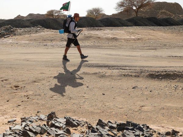 Demi Nonton Piala Dunia, Pria Ini Jalan Kaki dari Arab ke Qatar, Begini Aksinya