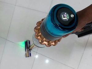 Review Dyson V15 Detect Absolute, Penyedot Debu yang Fun Review Dyson V15 Detect Absolute, Penyedot Debu yang Fun