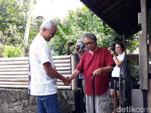 Ganjar Datangi Rumah Butet Kartaredjasa di Bantul, Ada Apa? Ganjar Datangi Rumah Butet Kartaredjasa di Bantul, Ada Apa?