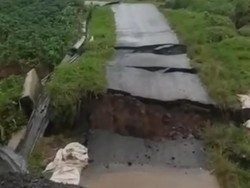 Amblas 8 Meter, Jalan Antardesa di Pejawaran Banjarnegara Putus Total