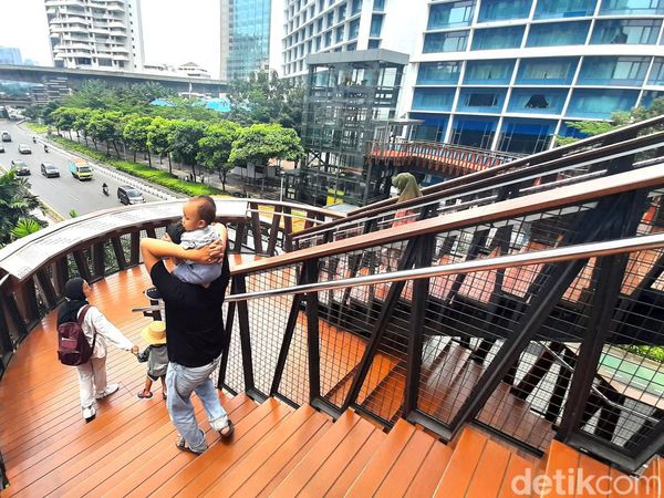 Cantiknya Jembatan Instagrammable Ramah Sepeda di Tengah Jakarta