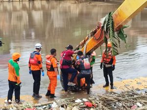 Awal Mula Jasad Mahasiswi IPB Ditemukan di Jakbar Usai Terseret Banjir 30 Km Awal Mula Jasad Mahasiswi IPB Ditemukan di Jakbar Usai Terseret Banjir 30 Km