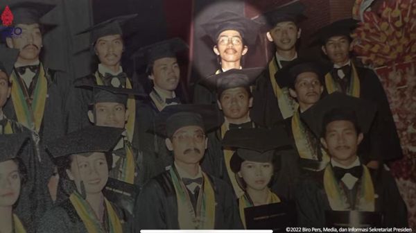 Ini Foto-foto Jokowi Semasa Kuliah hingga Wisuda