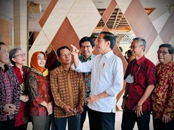 Presiden Jokowi Temui Teman Semasa Kuliah, Bicara Soal Ijazah