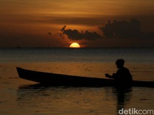 Juara Pesona Matahari Terbenam di Pulau Selaru Juara Pesona Matahari Terbenam di Pulau Selaru