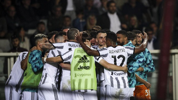 Juventus forward Dusan Vlahovic (9) celebrates after scoring his goal to make it 0-1 during the Serie A football match n.10 TORINO - JUVENTUS on October 15, 2022 at the Stadio Olimpico Grande Torino in Turin, Piedmont, Italy. (Photo by Matteo Bottanelli/NurPhoto via Getty Images)
