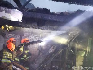 Rumah Warga di Kiaracondong Bandung Hangus Terbakar
