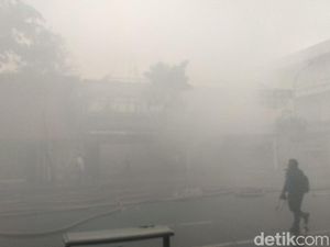 Tak Ada Korban Jiwa, Gudang PLN Belakang Toko Terbakar di Gemblongan Aman Tak Ada Korban Jiwa, Gudang PLN Belakang Toko Terbakar di Gemblongan Aman