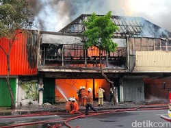 Toko di Gemblongan Terbakar, Jalan Ditutup untuk Pemadaman