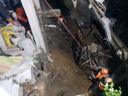 Longsor Timpa Rumah di Sukabumi, 1 Warga Sempat Tertimbun