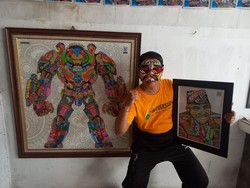 Made Oplas Sulap Sampah Plastik Jadi Lukisan Pop Art Inovatif