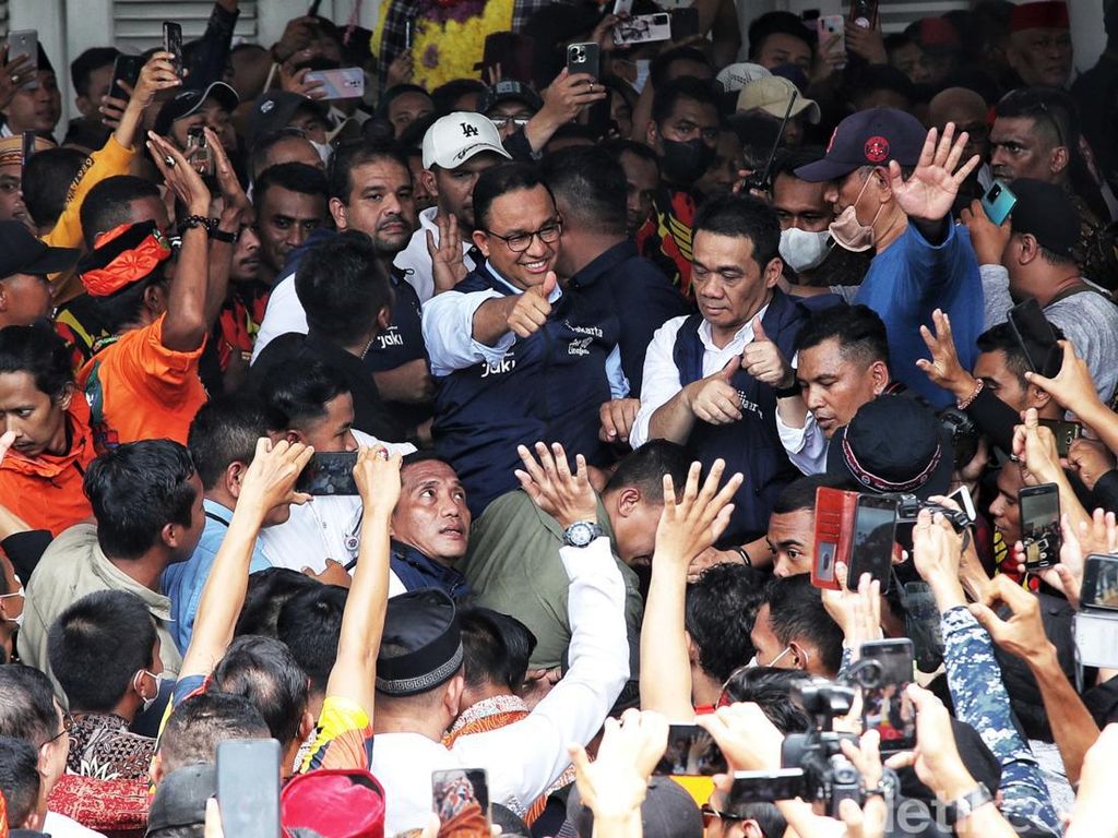 Anies Tak Sangka Antusias Warga di Hari Terakhir Jabat Gubernur DKI