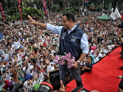 Momen Anies Sapa Warga dan Tebar Senyum Saat Perpisahan di Balai Kota