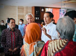 Momen Jokowi Bertemu Teman Semasa Kuliah, Singgung Soal Ijazah