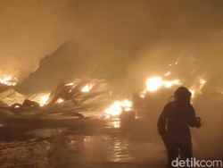 Pabrik Kayu di Kota Pasuruan Sudah Terbakar 5 Kali, Malam Ini yang Terbesar