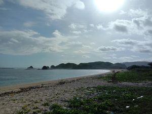 Dekat Sirkuit Mandalika, Pantai Serenting Kini Jadi Daya Tarik Wisata Dekat Sirkuit Mandalika, Pantai Serenting Kini Jadi Daya Tarik Wisata