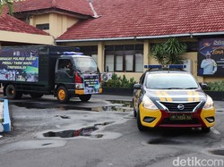 Polisi Ngawi Kirim Bantuan untuk Korban Banjir Bandang Trenggalek