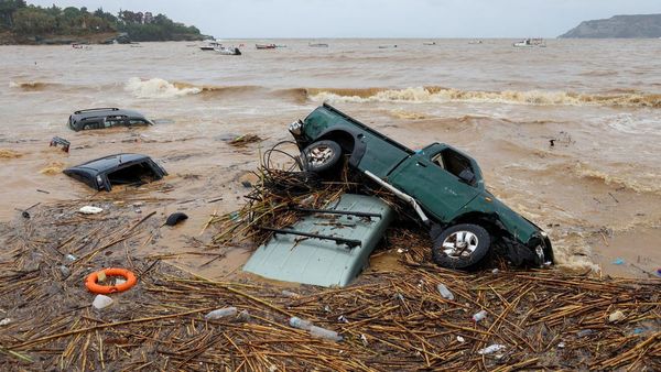 Potret Ngeri Banjir Bandang Menerjang Pulau Kreta Yunani