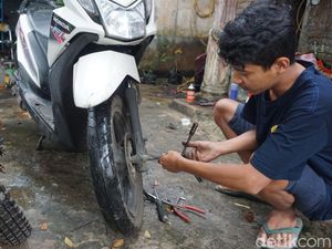 Trik Warga Lokal Tak Celaka Pakai Motor Matik di Jalur Maut Cangar-Pacet
