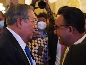 AHY Unggah Momen di Nikahan Putri Salim Segaf, Anies Genggam SBY