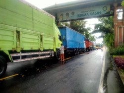 Perhatian! Imbas Banjir Bandang, Jalur Denpasar-Gilimanuk Lumpuh Total
