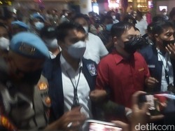 Apin BK Tiba di Bandara Kualanamu, Langsung Diboyong ke Polda Sumut