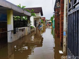 4 Sungai Meluap, Pusat Kota Banyuwangi Diterjang Banjir 4 Sungai Meluap, Pusat Kota Banyuwangi Diterjang Banjir
