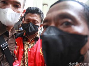 Berompi Tahanan, Ferdy Sambo Didakwa Lakukan Pembunuhan