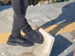 Saat Trotoar di Bogor Dibongkar Bima Arya Pakai Kaki