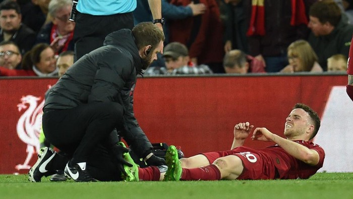 LIVERPOOL, ENGLAND - OCTOBER 16:  ( THE SUN OUT ,THE SUN ON SUNDAY OUT )  Diogo Jota of Liverpool goess with a injury  during the Premier League match between Liverpool FC and Manchester City at Anfield on October 16, 2022 in Liverpool, England. (Photo by John Powell/Liverpool FC via Getty Images)