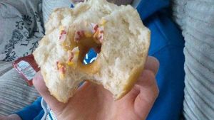 Duh! 10 Cara Makan yang Aneh dan Rumit Ini Bikin Ribet