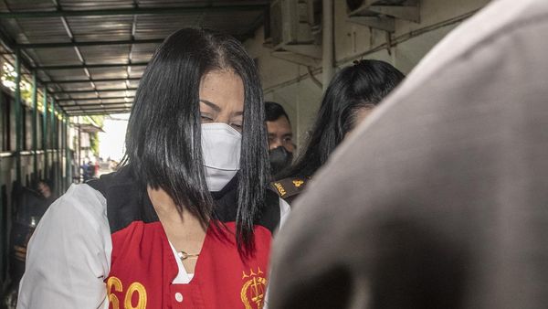 Ekspresi Putri Candrawathi saat Tiba di PN Jaksel